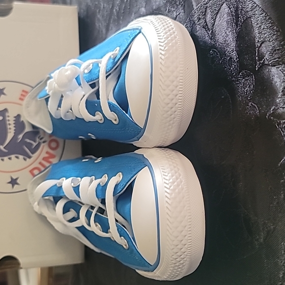 Converse - Picture 2 of 6